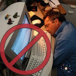 anche lavorando da casa è importante darsi un orario di ufficio